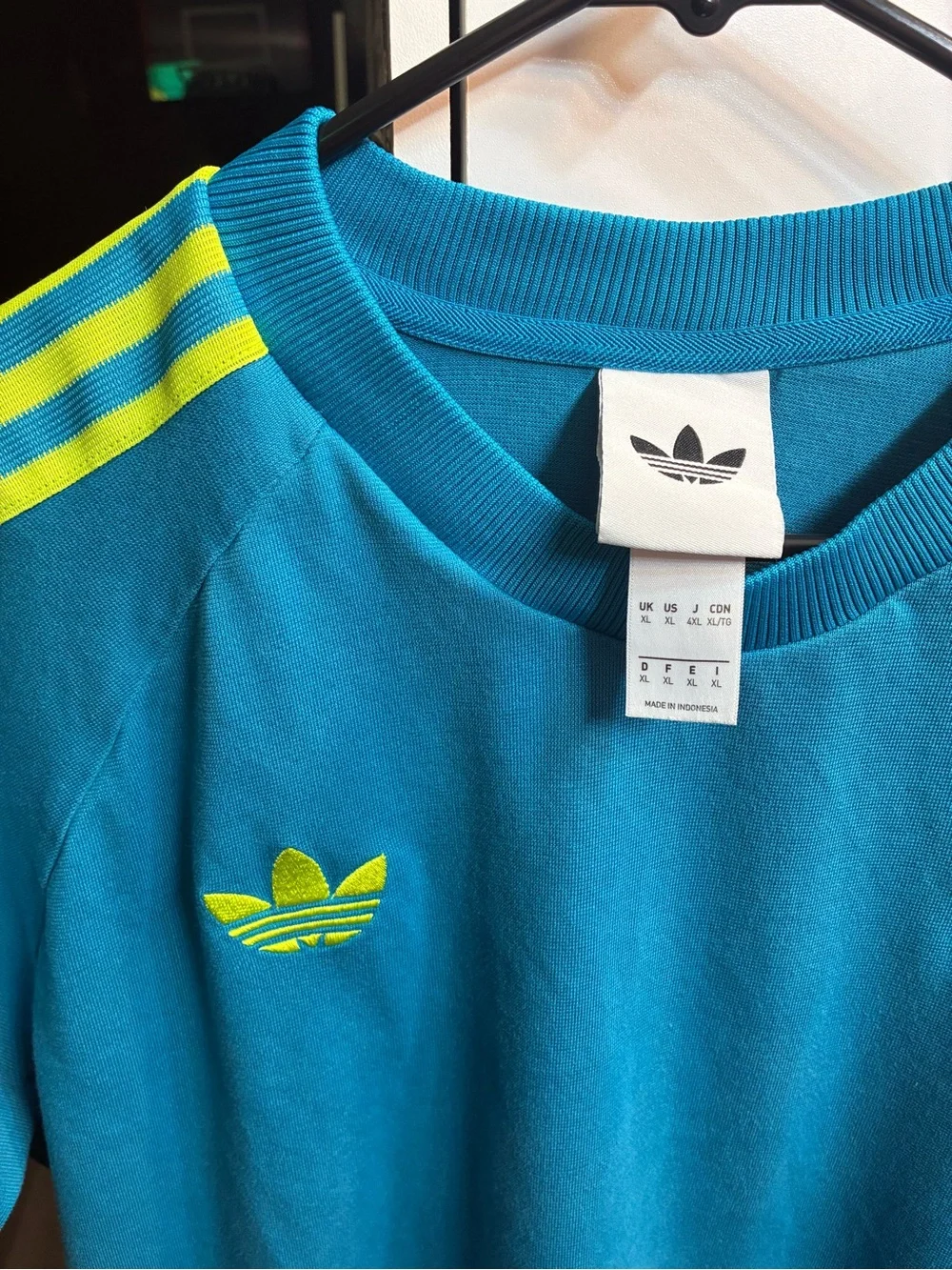 COLOMBIA ADIDAS ORIGINALS SHIRT SIZE XL